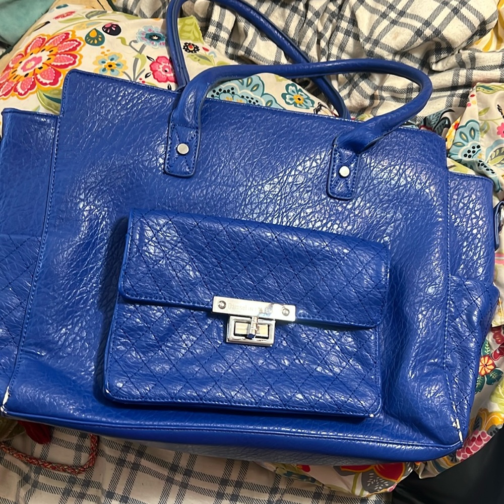 Large tote-style bag. Damsel in distress concealed carry bag.